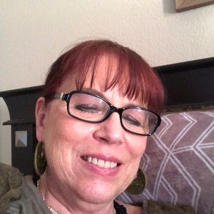 Meet your Posher, Lorie